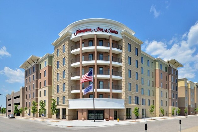 Gallery - Hampton Inn & Suites Des Moines Downtown