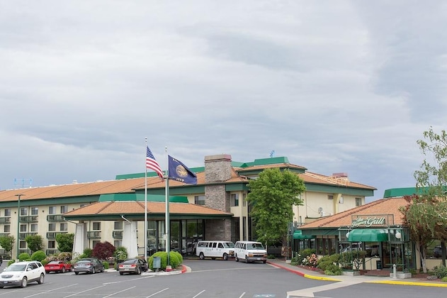 Gallery - Rogue Regency Inn And Suites