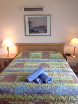 Gallery - Farnboro Motel