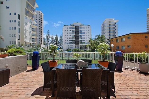 Gallery - Rainbow Commodore Apartments