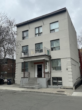 Gallery - University Apartment