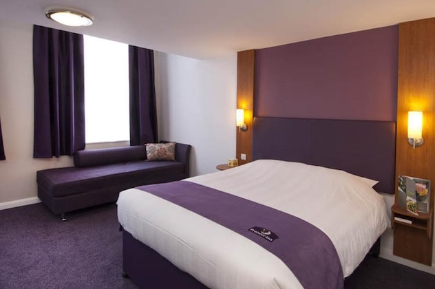 Gallery - Premier Inn London City (Old Street)