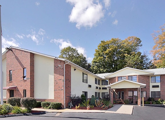 Gallery - Super 8 By Wyndham West Springfield Route 5