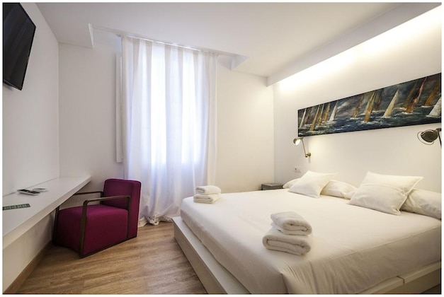 Gallery - Cheap & Chic Hotel