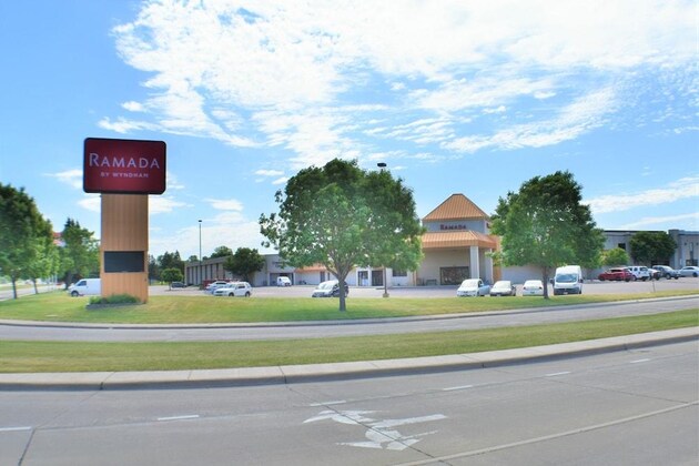 Gallery - Ramada by Wyndham Sioux Falls Airport-Waterpark & Event Ctr