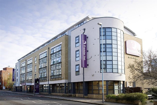 Gallery - Premier Inn London Kew Bridge