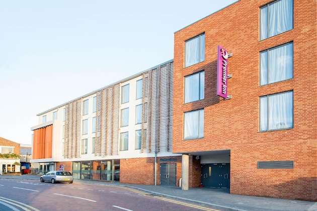 Gallery - Premier Inn St Albans City Centre