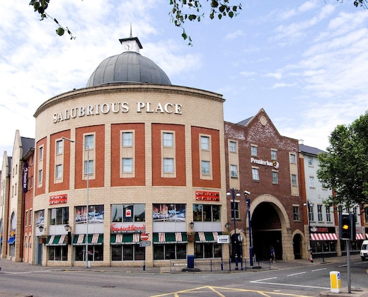 Gallery - Premier Inn Swansea City Centre