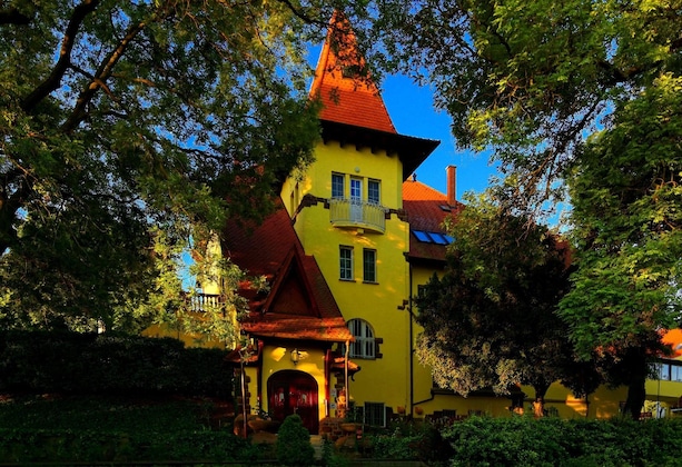 Gallery - Fried Castle Hotel And Restaurant