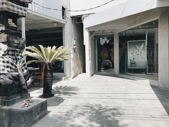 Gallery - Lloyd's Inn Bali