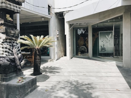 Gallery - Lloyd's Inn Bali