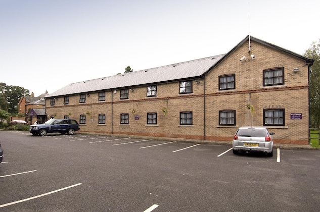 Gallery - Premier Inn Leicester North West