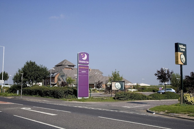 Gallery - Premier Inn London Rainham