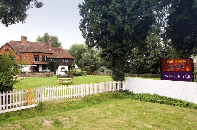 Gallery - Premier Inn Redhill Reigate