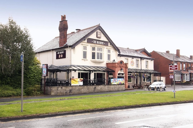 Gallery - Premier Inn Bolton West