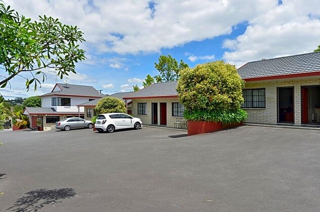 Gallery - Bk's Pohutukawa Lodge