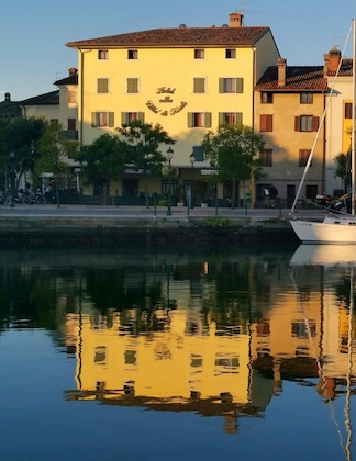 Gallery - Alla Città Di Trieste