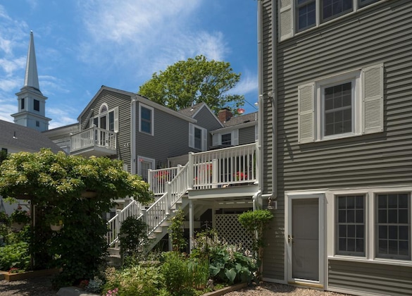 Gallery - Old Harbor Inn