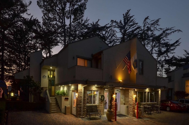 Gallery - Best Western The Inn & Suites Pacific Grove