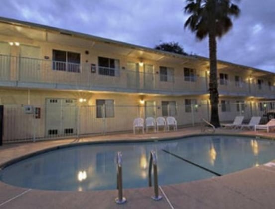 Gallery - Bridgeway Inn & Suites