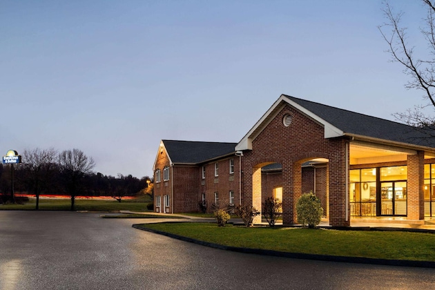 Gallery - Days Inn & Suites By Wyndham Lancaster Amish Country