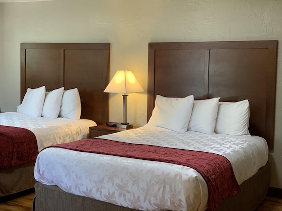 Gallery - Red Carpet Inn Medford