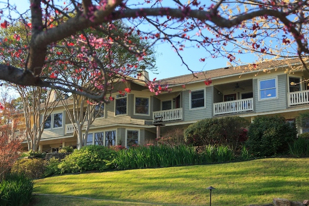 Gallery - Lookout Point Lakeside Inn