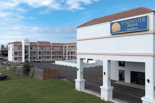 Gallery - Windwater Hotel & Marina