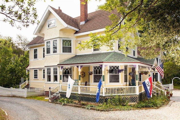 Gallery - Inn At The Oaks