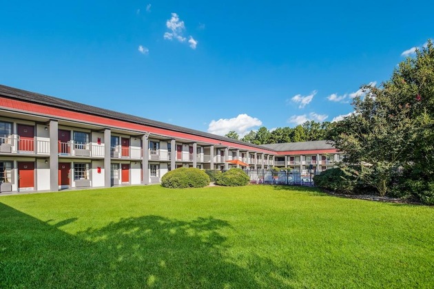 Gallery - Red Roof Inn Savannah – Richmond Hill   I-95
