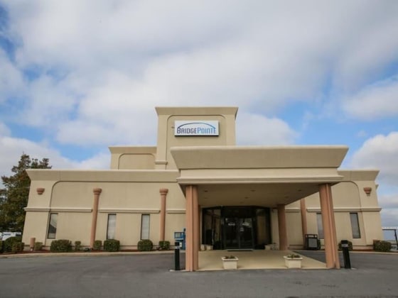 Gallery - Bridgepointe Hotel & Marina