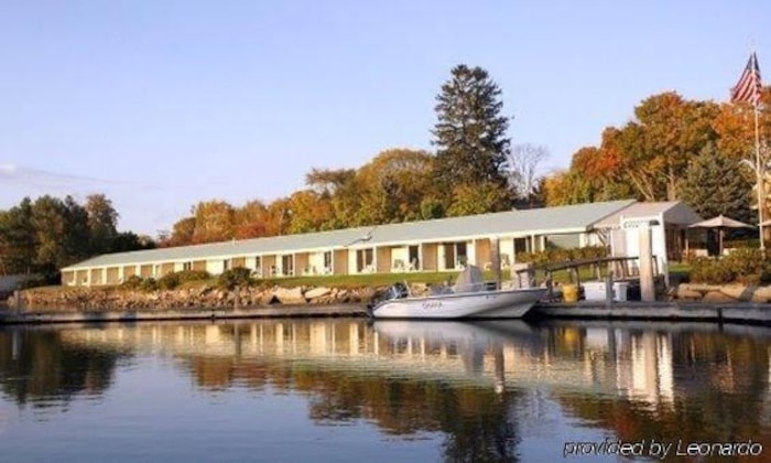 Gallery - Yachtsman Hotel & Marina Club
