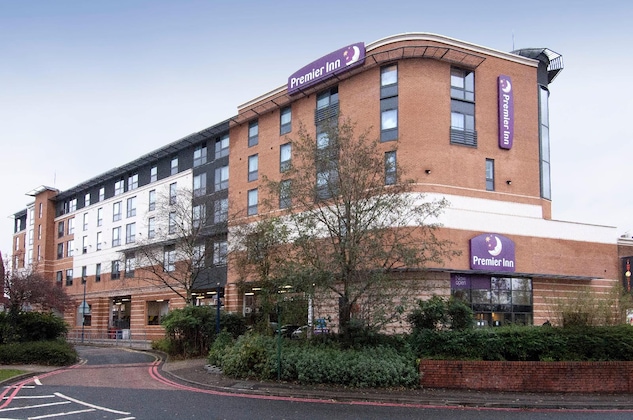 Gallery - Premier Inn Solihull Town Centre