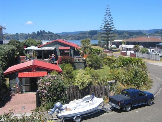 Gallery - Moanarua Beach Cottage