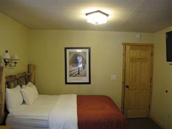 Gallery - Convict Lake Resort