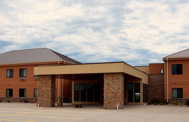 Gallery - Cobblestone Inn & Suites - Newton