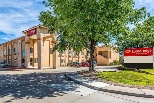 Gallery - Econo Lodge Inn & Suites