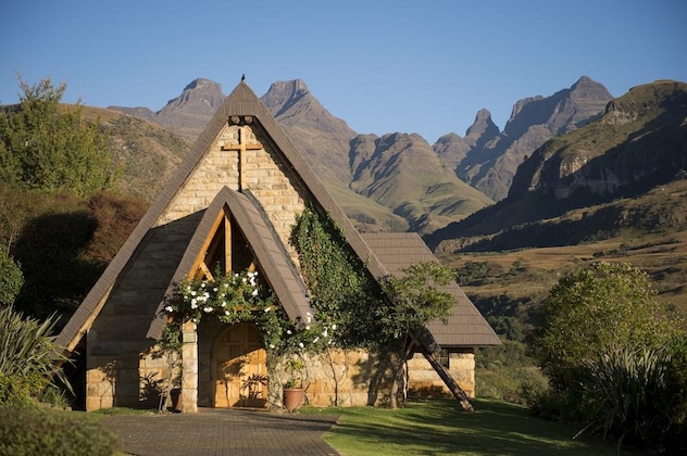 Gallery - Cathedral Peak Hotel