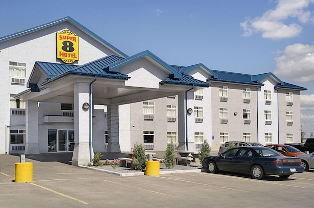Gallery - Super 8 By Wyndham Fort Saskatchewan