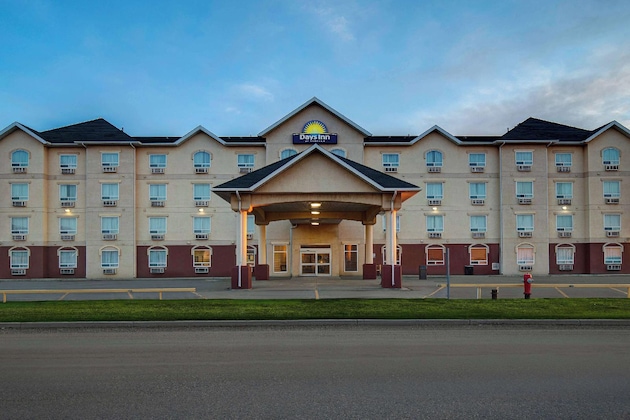 Gallery - Days Inn By Wyndham Dawson Creek