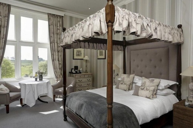 Gallery - Falcon Manor Hotel
