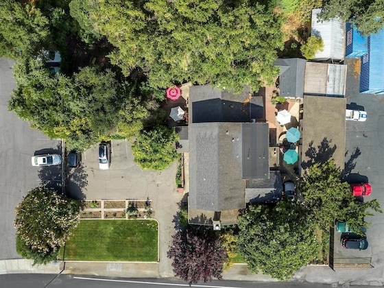 Gallery - Cinnamon Bear Creekside Inn