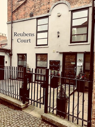 Gallery - Reubens Court And City Apartments