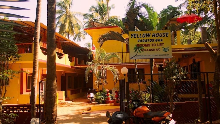 Gallery - Yellow House
