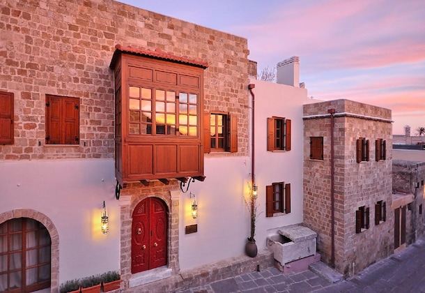Gallery - Kókkini Porta Rossa