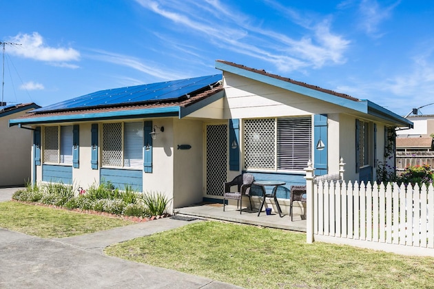 Gallery - Beachfront Cottages Torquay