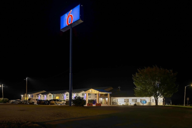 Gallery - Motel 6 Stuart