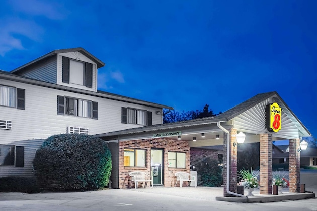 Gallery - Super 8 By Wyndham Monroe Wi