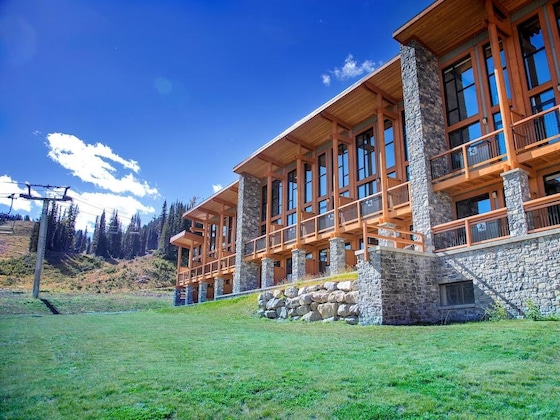 Gallery - Sunshine Mountain Lodge - Superior Room
