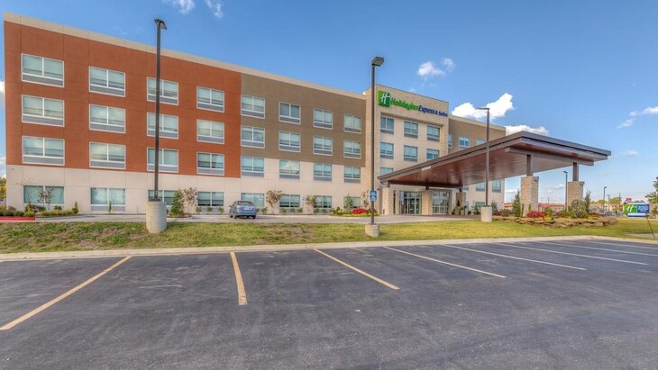 Gallery - Holiday Inn Express & Suites Tulsa Midtown, An Ihg Hotel